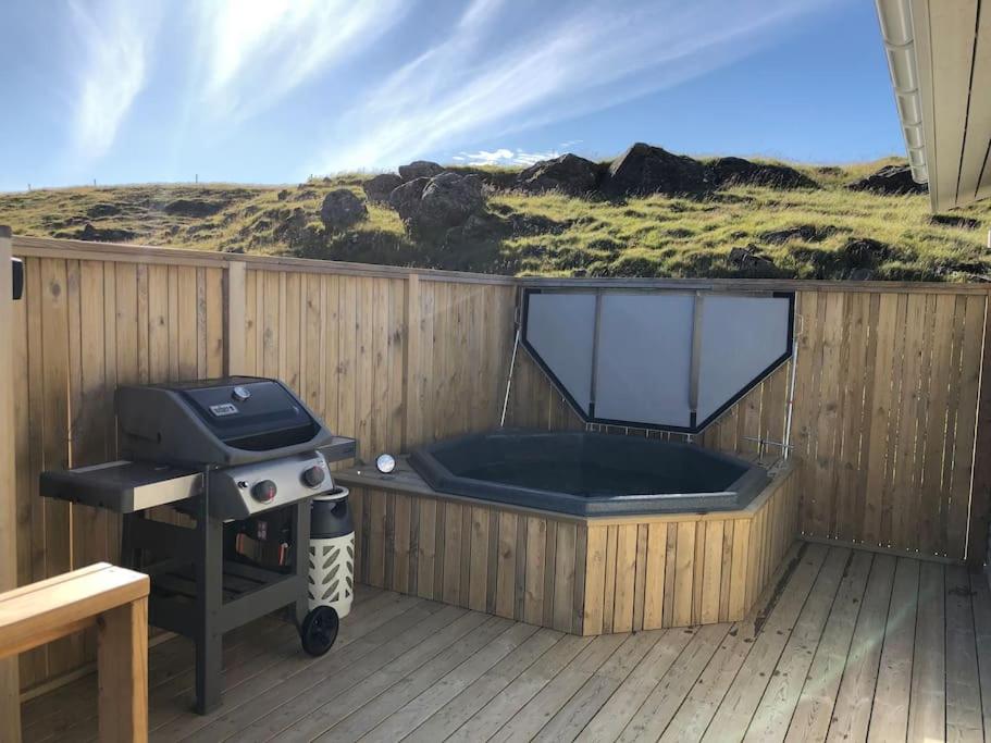 EYVÍK Cottages - Private HOT TUB! photo 3