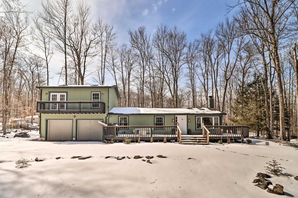 Modern Pocono Lake Escape with Hot Tub and Fireplace photo 1