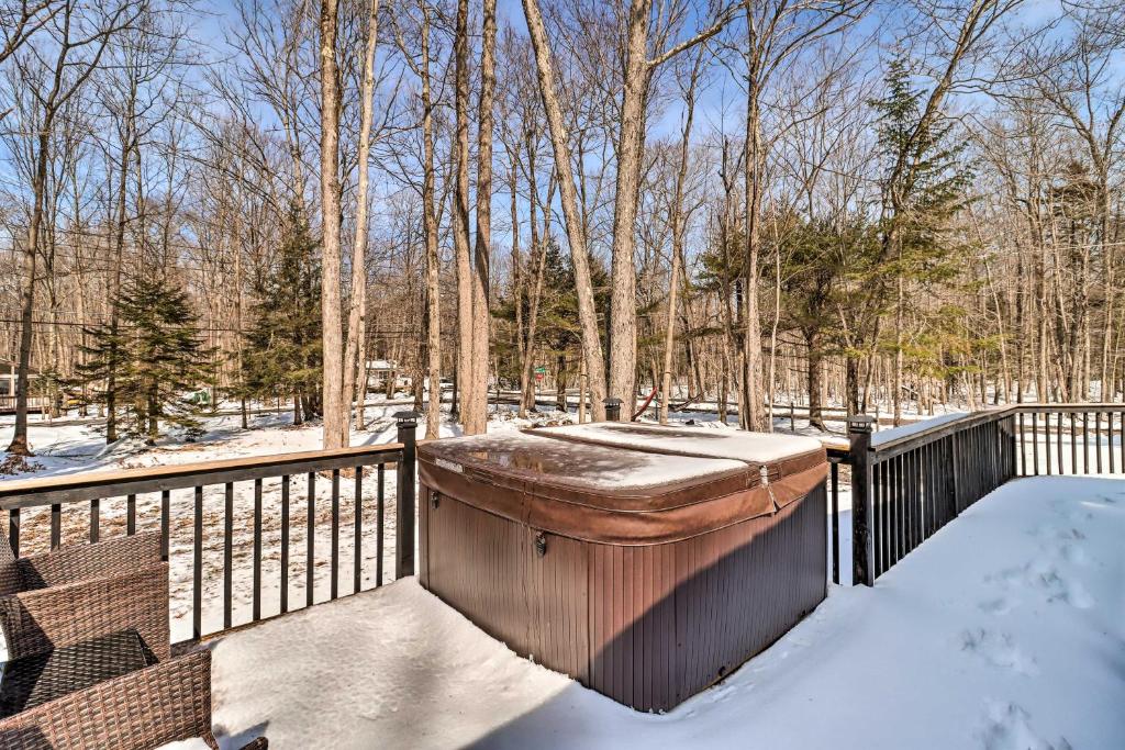 Modern Pocono Lake Escape with Hot Tub and Fireplace photo 2