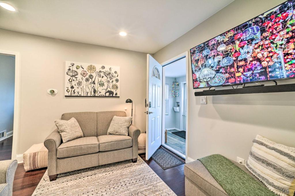 Lovely Dearborn Home with Gas Grill and Backyard! photo 4