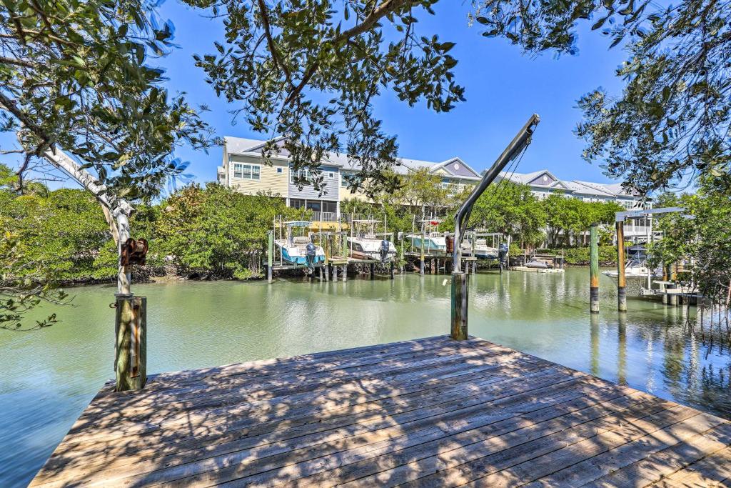Tropical Waterfront Home Central Location! photo 2