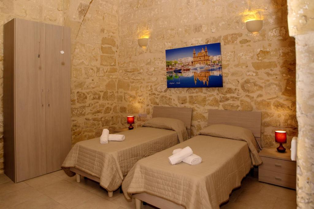 4 bedrooms villa with private pool and wifi at Ta' Kercem photo 3