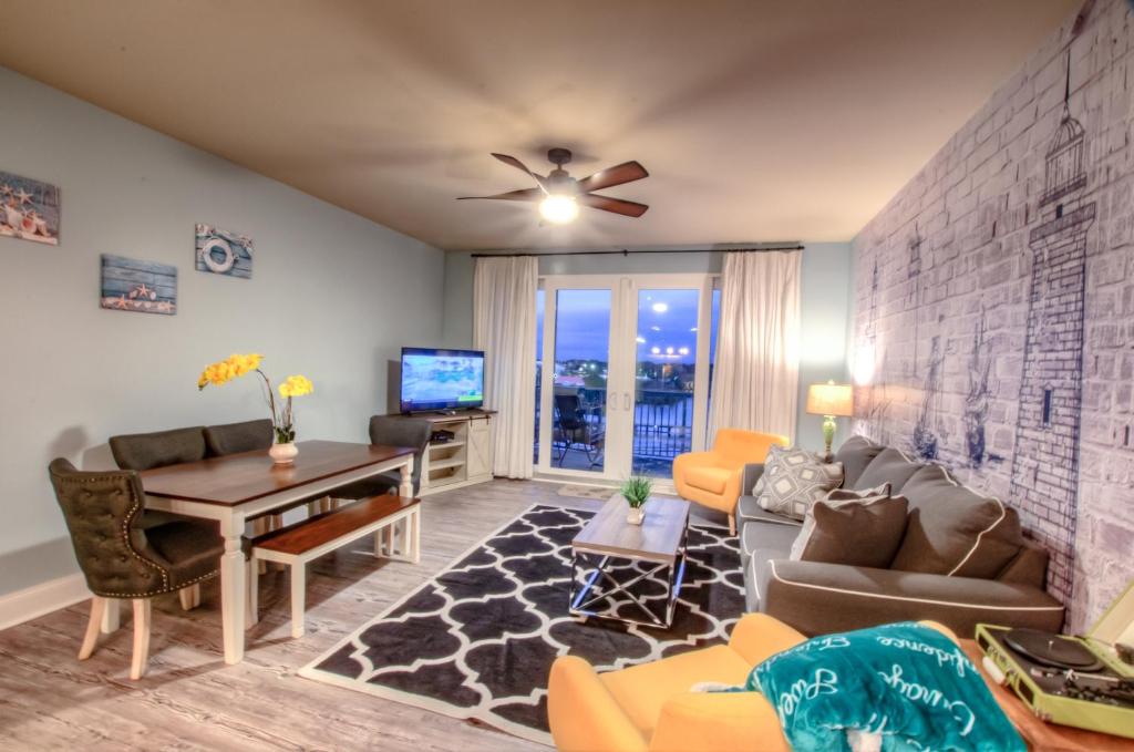 Laketown Wharf 429 By Aneliya image