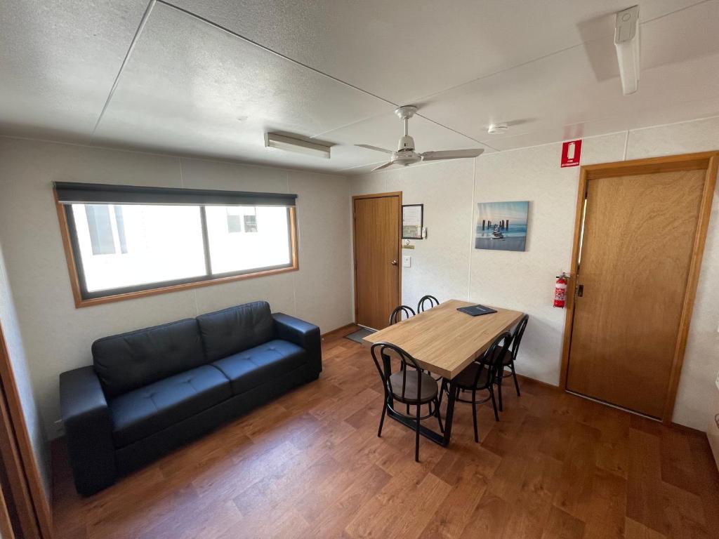 Acacia Caravan Park - Tap to explore photos