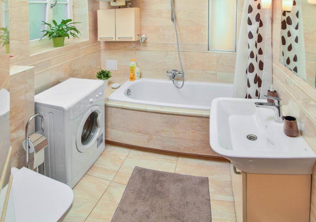 Апартаменты (Yellow Home - Роскошные апартаменты с 2 спальнями и балконом - 2. Révay köz Budapest 1065), Basilica Apartments