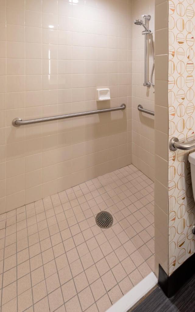Holiday Inn Marquette, an IHG Hotel photo 2