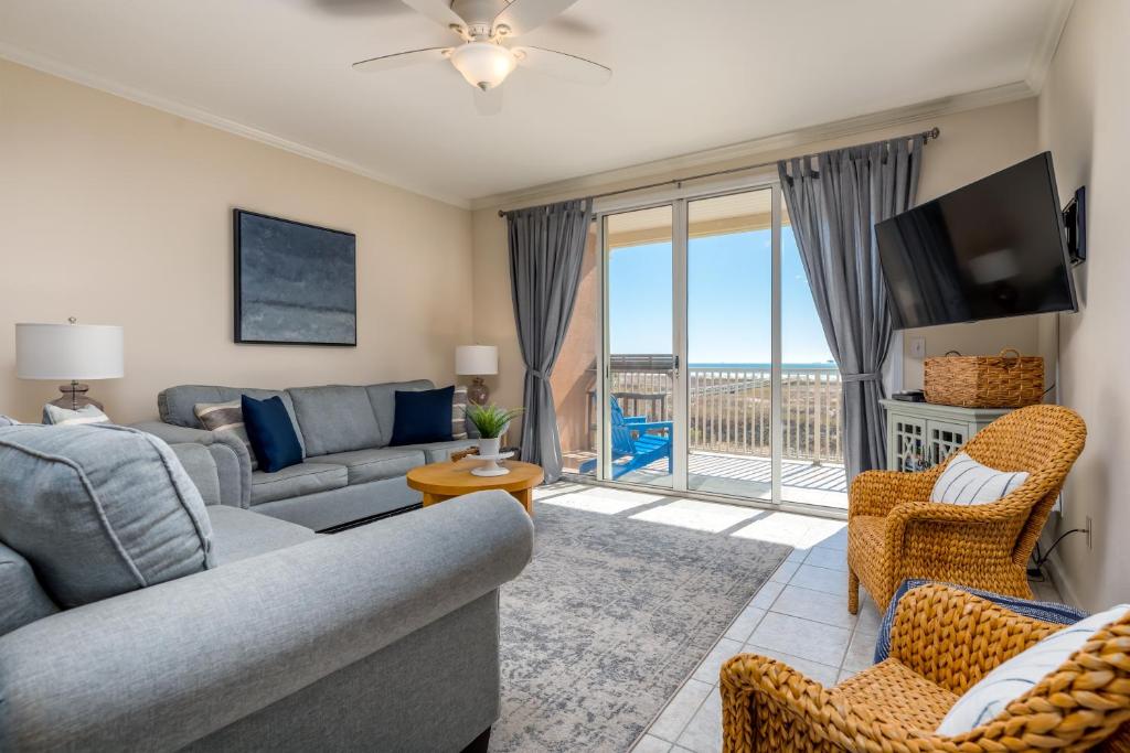 Rambl One - Gulf Facing - Beach Club Amenities Including Two Pools And A Boardwalk! Recently Remodeled And Refurnished 3 Bedroom Condo by RedAwning image