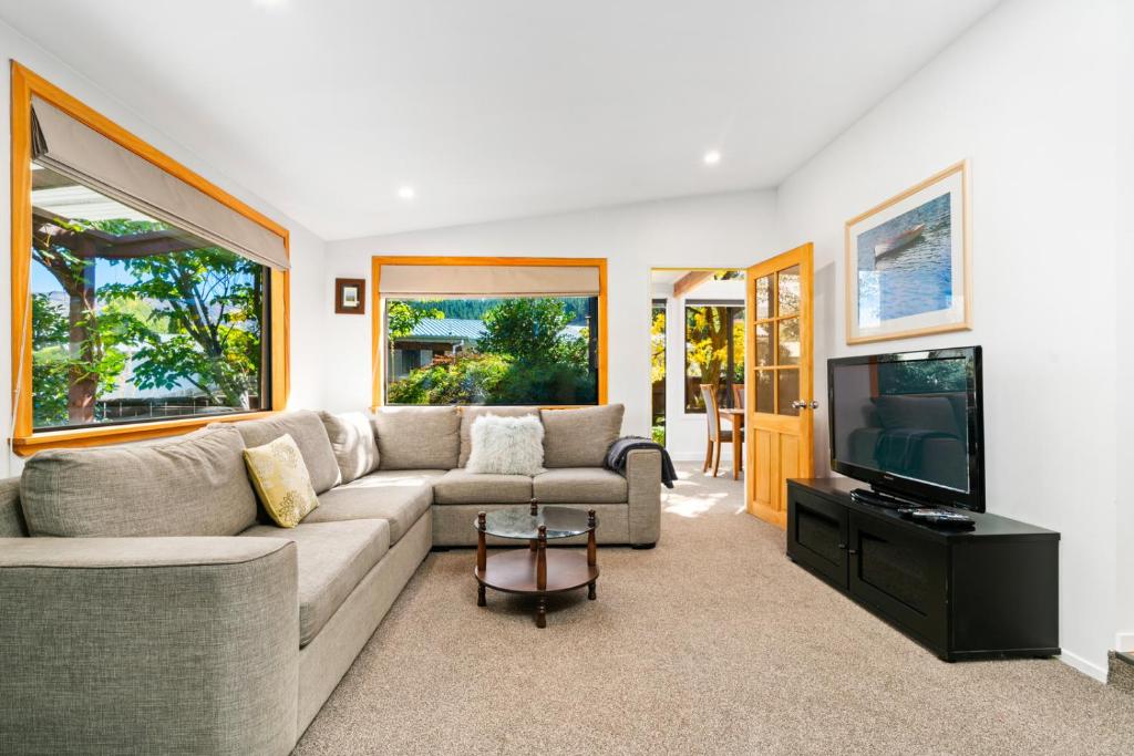 The Maples - Clyde Holiday Home photo 1