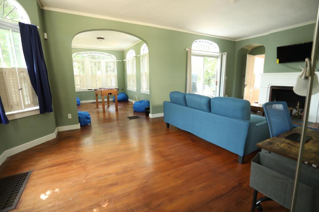 Blue House, Blocks from Ross-Aide, Mackey, Samara House, Birck Golf Complex photo 2