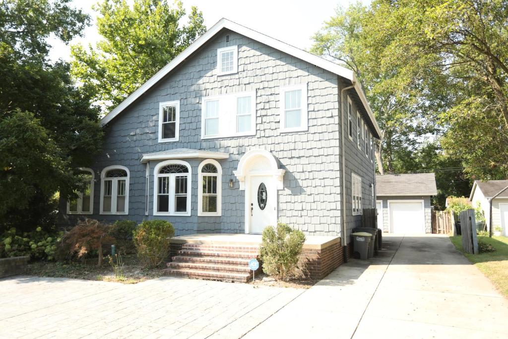 Blue House, Blocks from Ross-Aide, Mackey, Samara House, Birck Golf Complex photo 1