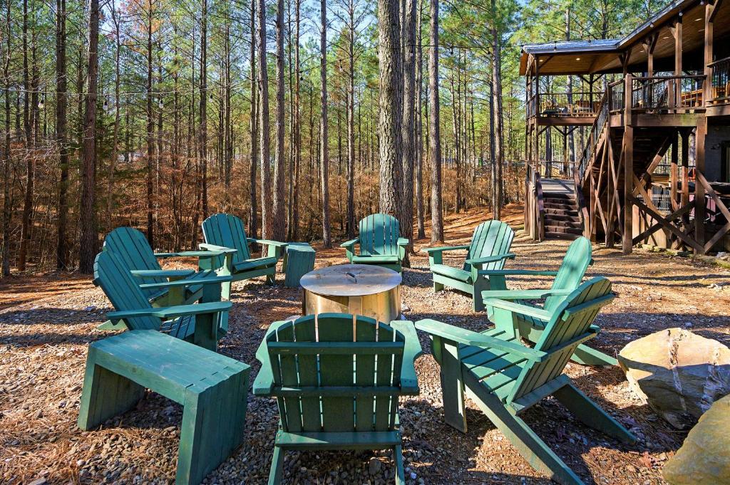 The Nomi Lodge - Sleeps 28 - Gorgeous Rustic Cabin, Centrally Located, Tons of Amenities photo 2