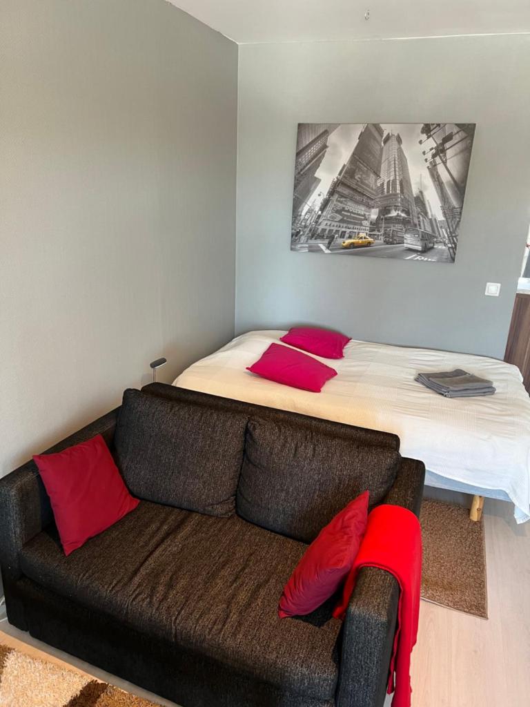 Kemi CITY l near snowcastle, 2 rooms, kitchen, glazed balcony, free parking on street photo 4