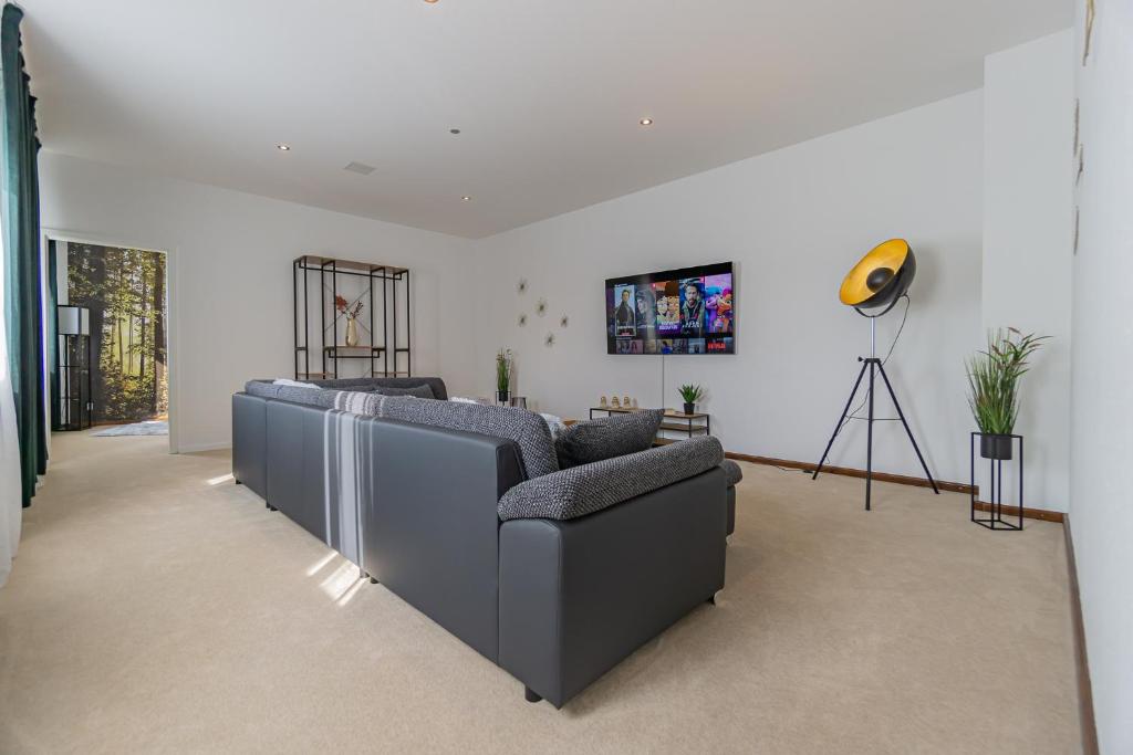 Exklusive Stadtvilla-190qm- Parkplatz- 3Schlafzimmer- 2 Bäder- Netflix- Waschmaschine- 4 Etagen-nähe Theater photo 3