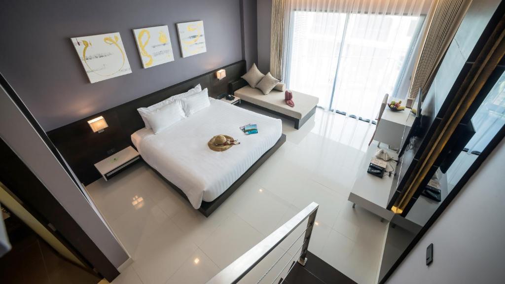 Сьюит (Представительский люкс), Курортный отель The Charm Resort Phuket