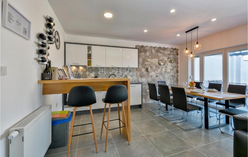 Amazing Home In Varazdin Breg With Sauna, Wifi And Outdoor Swimming Pool photo 2