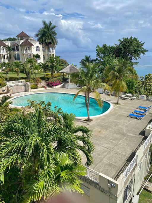Coastal Beauty - Beautiful Penthouse Condo in Ocho Rios photo 3
