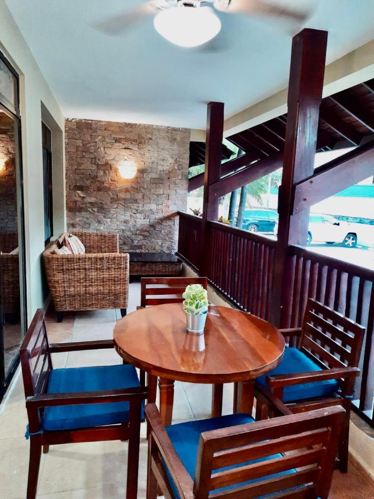 Lovely Beachfront 2 bedrooms condo with 2 pools photo 3