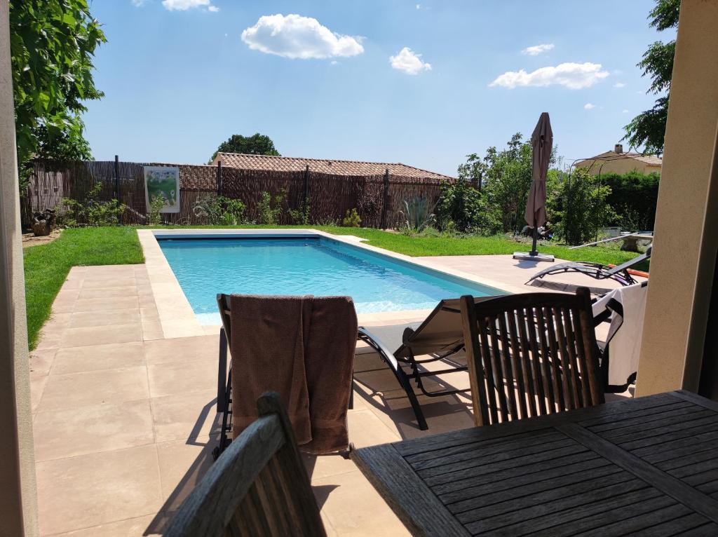 La Maison des Romarins Chambres Cosy Climatisées Piscine Cuisine photo 4