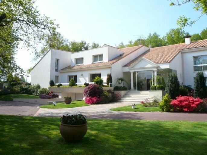 Les Jardins de la Muse, piscine couverte, spa et fitness photo 1