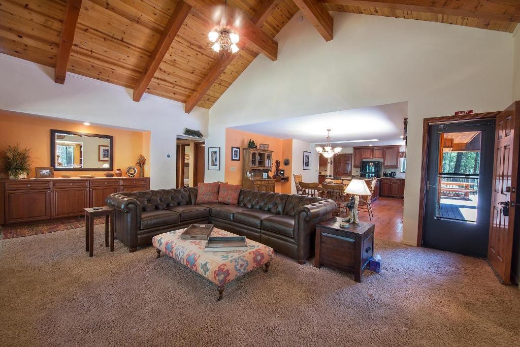 Bruin's Den photo 1
