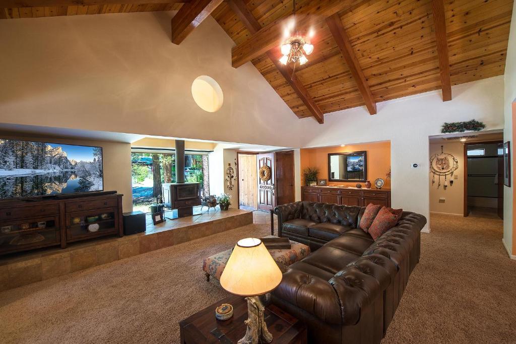 Bruin's Den photo 2