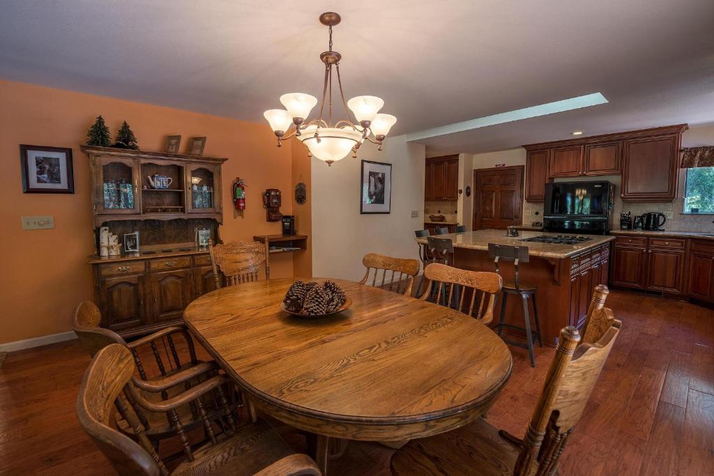 Bruin's Den photo 4