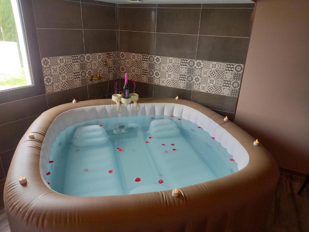 COSY-LOFT Industriel , jacuzzi , WIFI , 6 personnes max photo 1