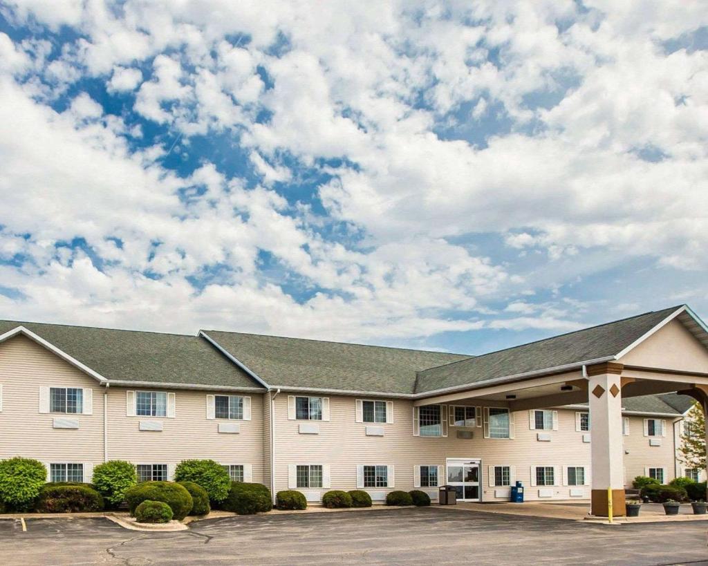 Quality Inn & Suites Dixon near I-88 image