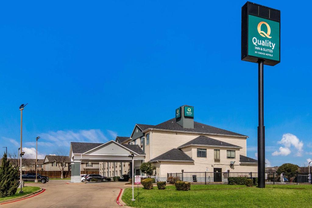 Quality Inn & Suites photo 1