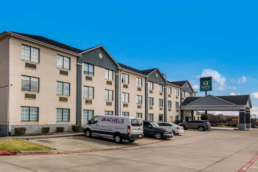 Quality Inn & Suites photo 2