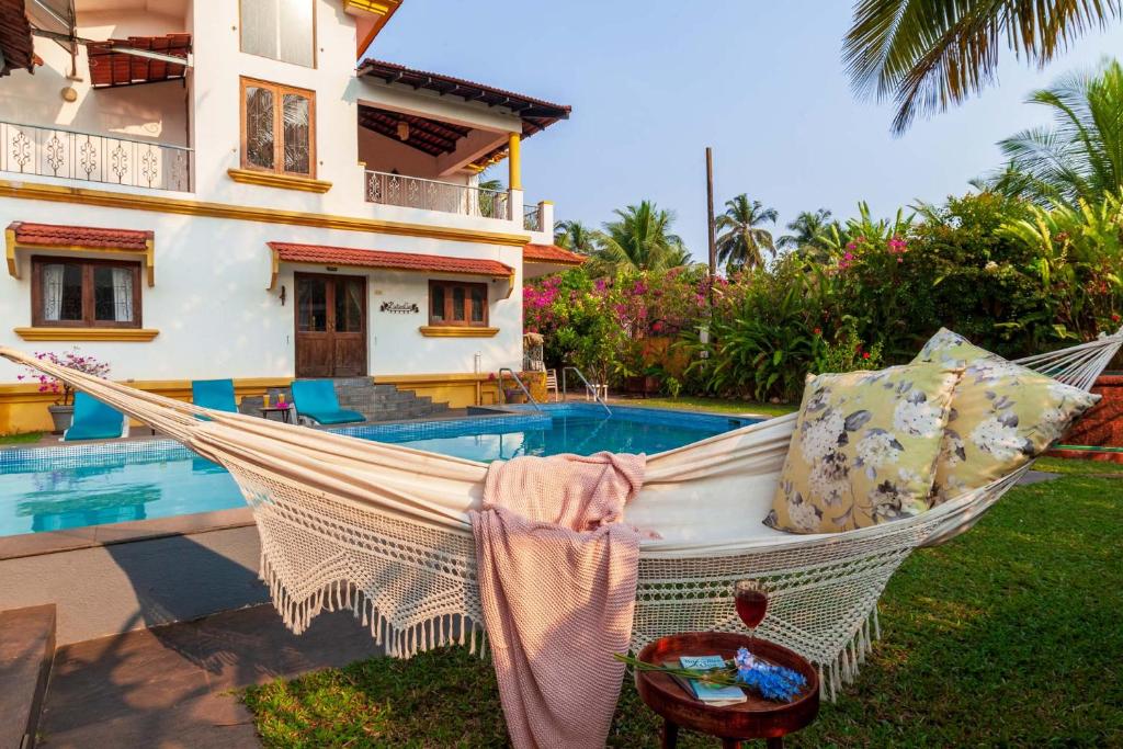 StayVista at Waterlily with Free Breakfast & Pvt Pool photo 2