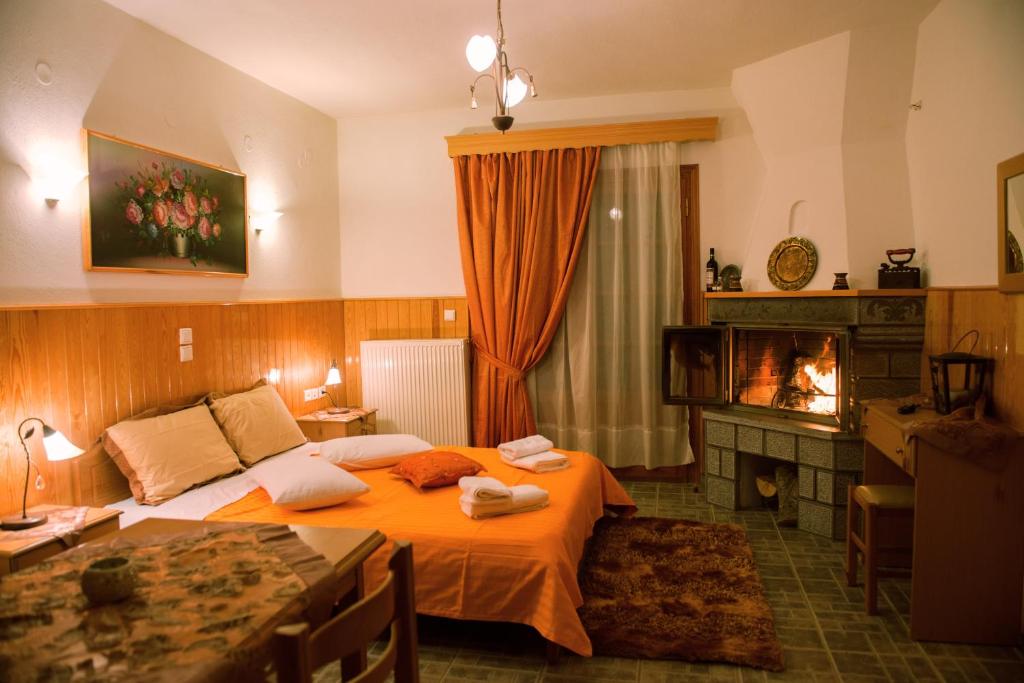 La Petri Studios with Fireplace & View photo 3