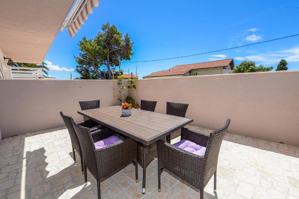 Apartments Amfora - cozy and modern apartments for up to 15 people, 100m from the sea and beach photo 4