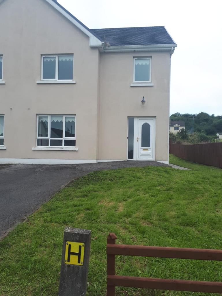 NO 9 The Willows, Ballinamore, Entire home photo 2