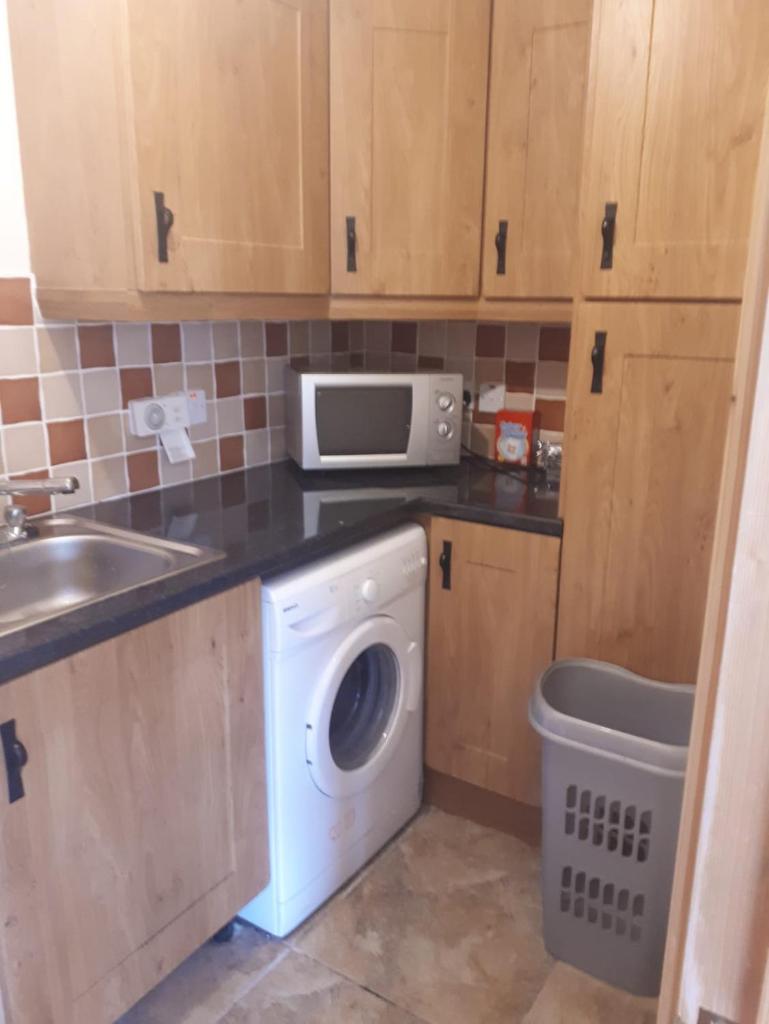 NO 9 The Willows, Ballinamore, Entire home photo 3