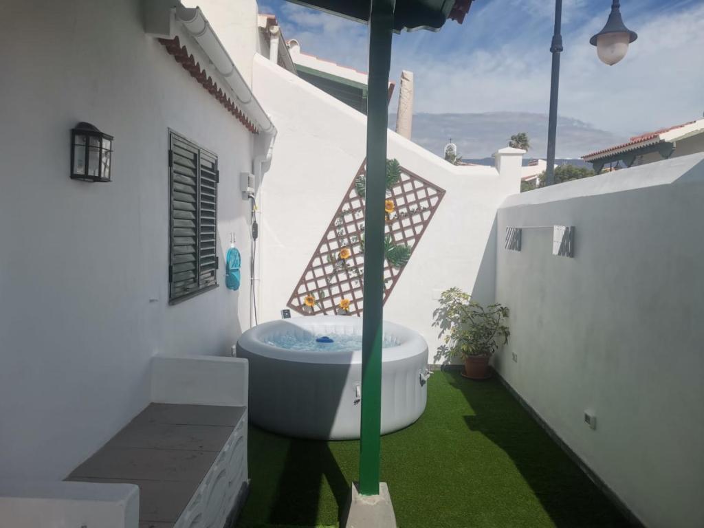 CHALET CON JACUZZI CLIMATIZADO, BARBACOA Y CERCA DE LA PLAYA photo 1
