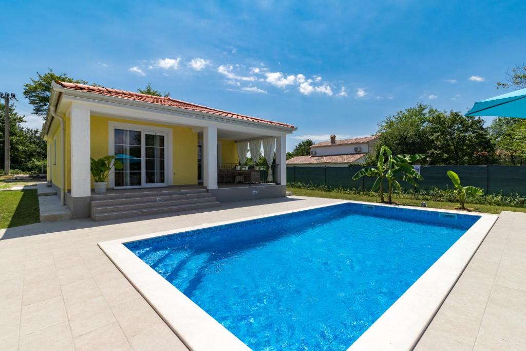 Villa Mario with private heated saltwater pool photo 2