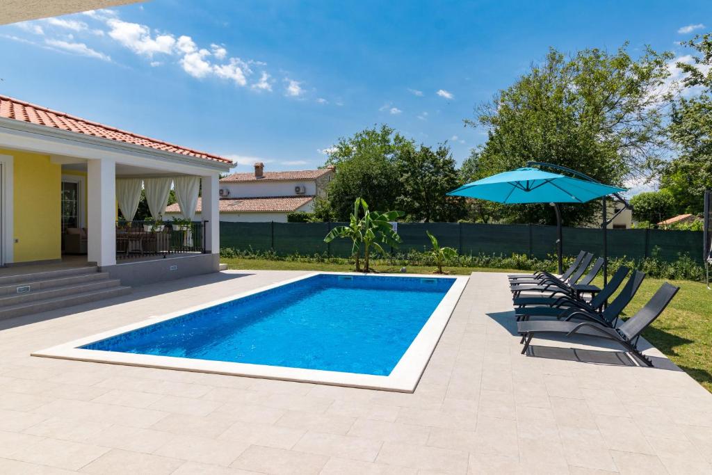 Villa Mario with private heated saltwater pool photo 3