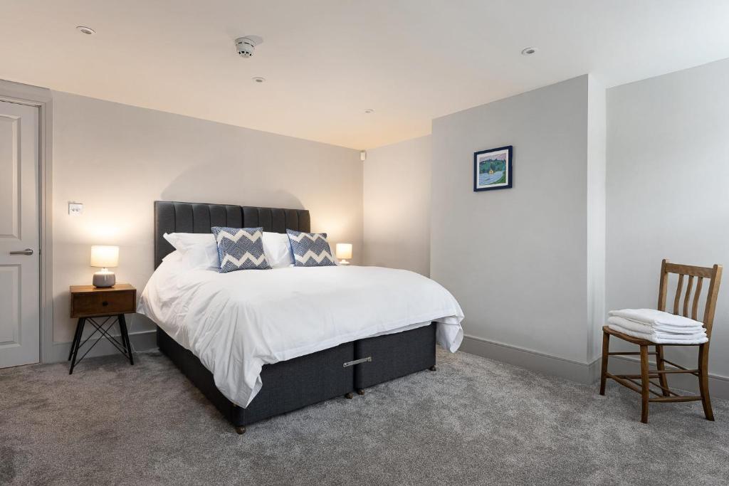 Period Henley 2 bed apt with parking for 1 car