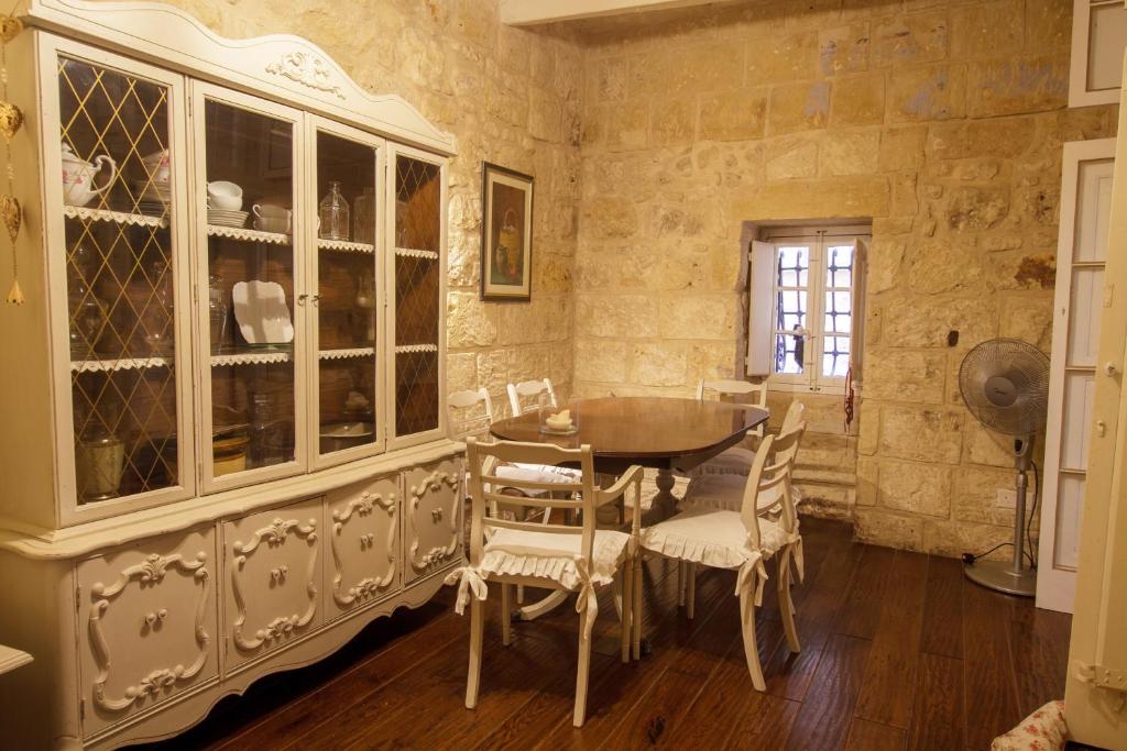 Town house steeped in history photo 2