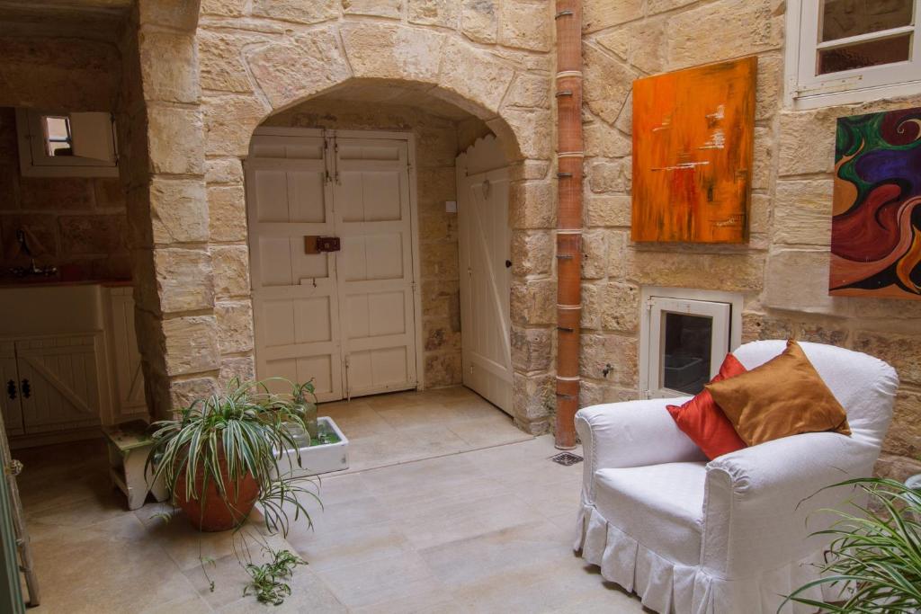 Town house steeped in history photo 3