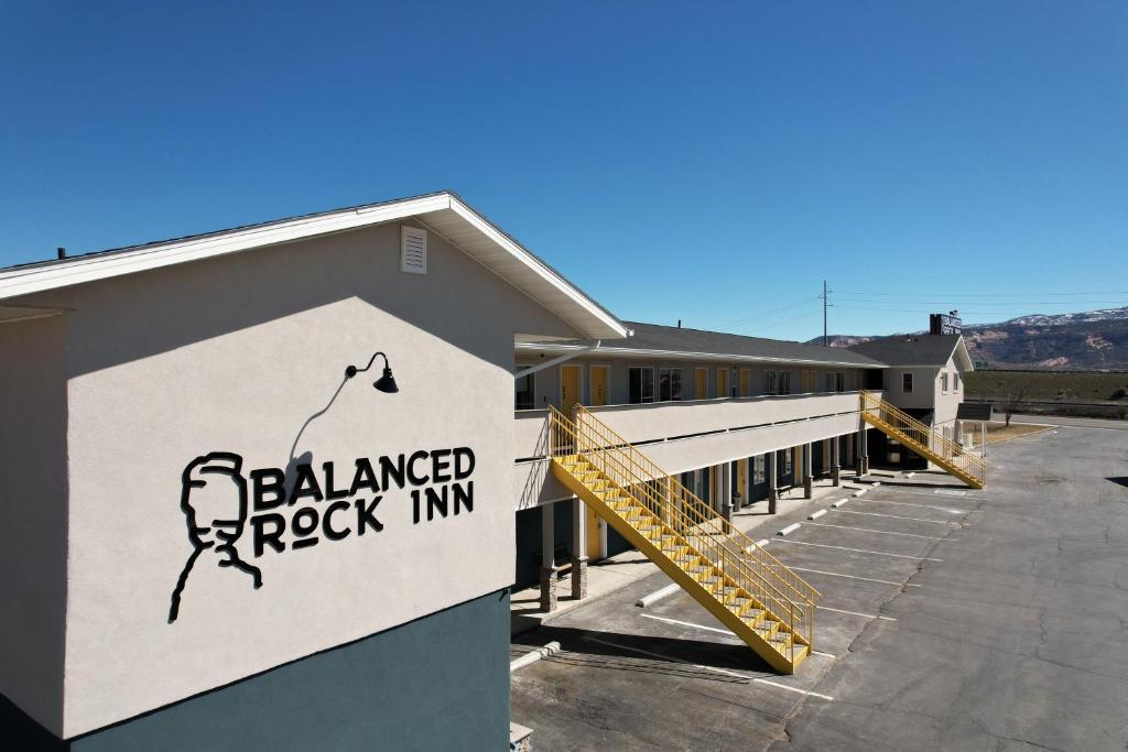 Balanced Rock Inn photo 2