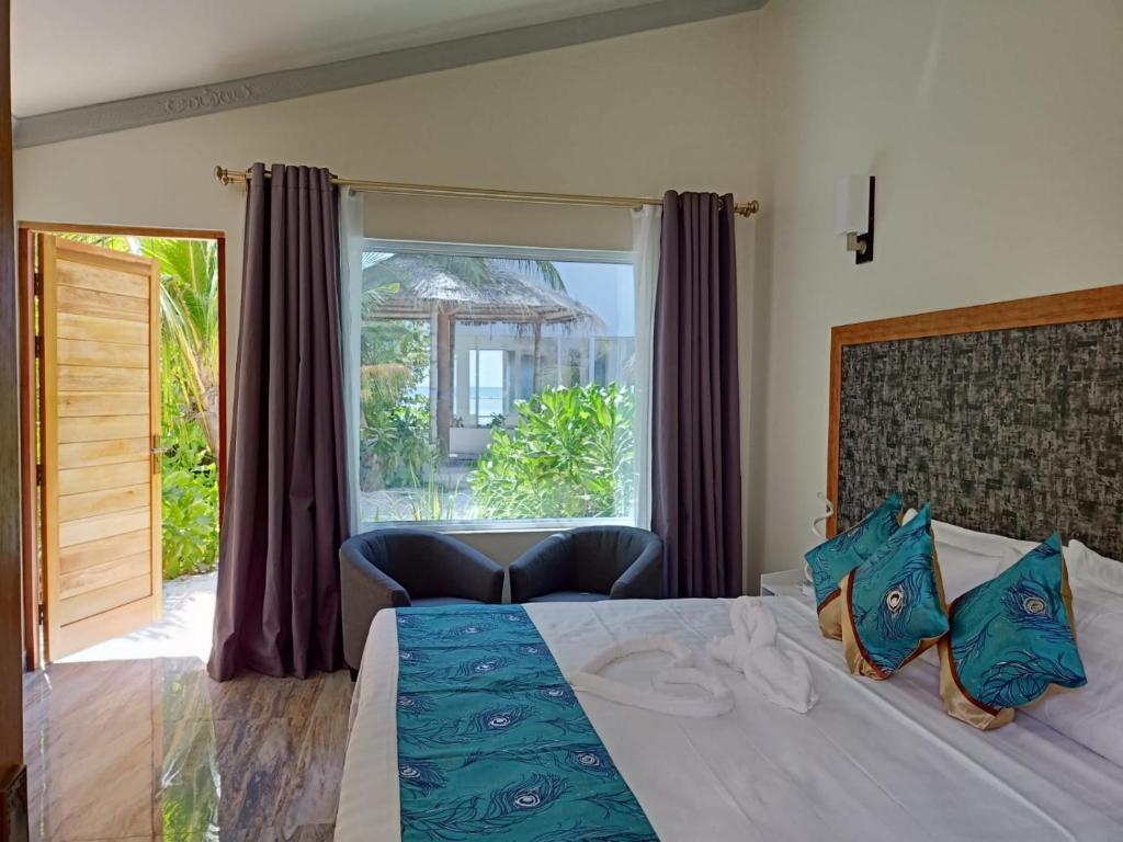 Island Life Maldives Retreat & Spa photo 4