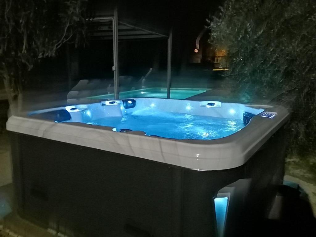 Terre Bianche with Private Pool and Whirlpool photo 3