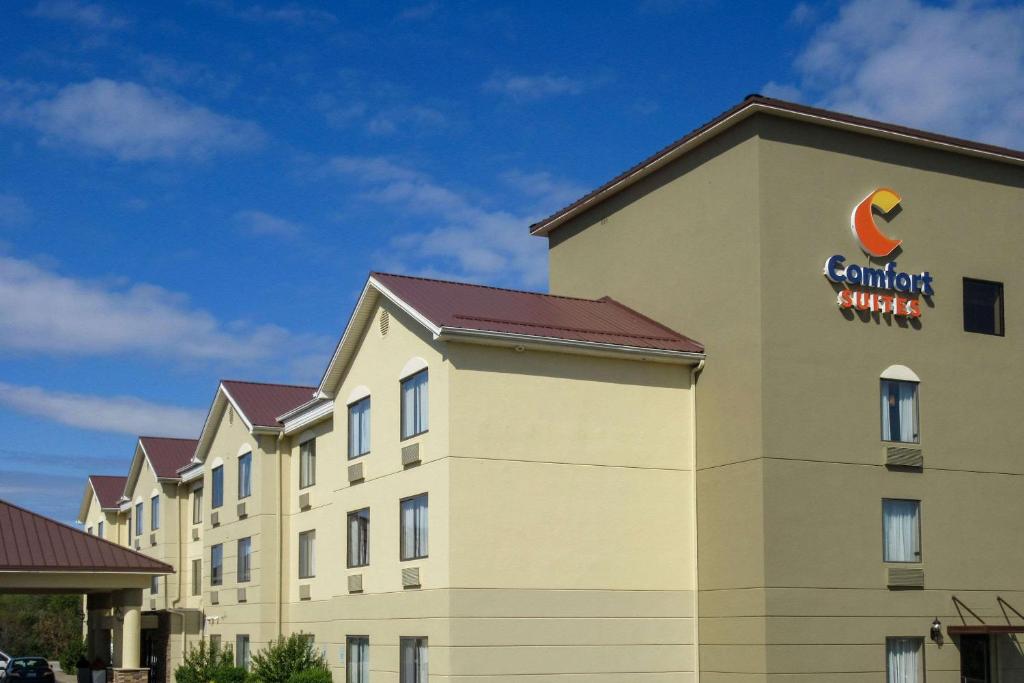 Comfort Suites image