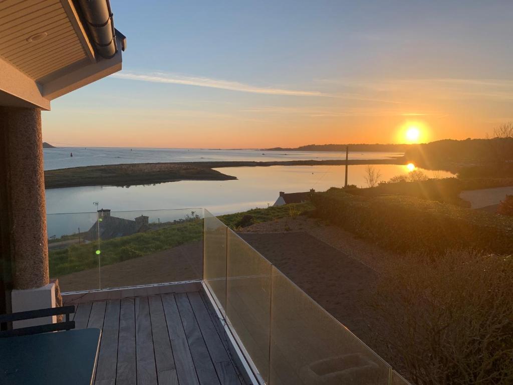 Villa l'hermine Vue mer exceptionnelle, prestation luxe contemporaine avec cinema et spa, borne voit électrique photo 3