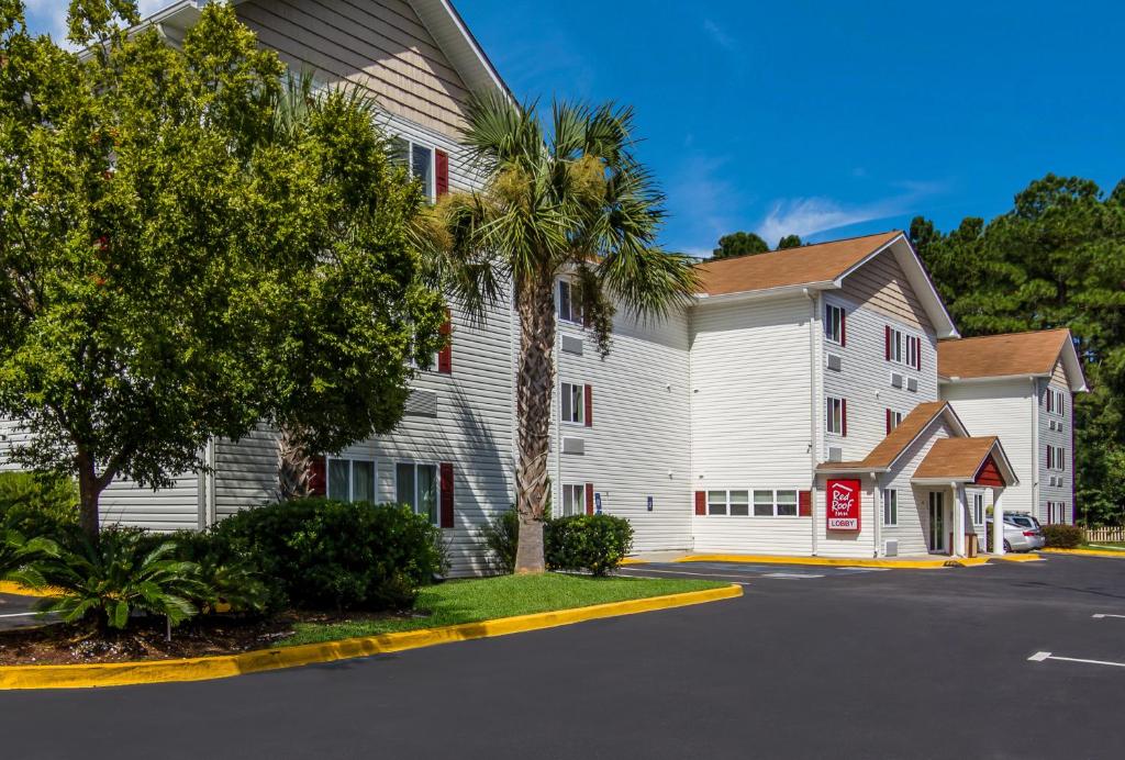 Red Roof Inn Darien - I-95/ North Brunswick image