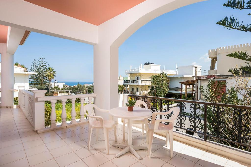 Captain Michalis Apartments photo 2