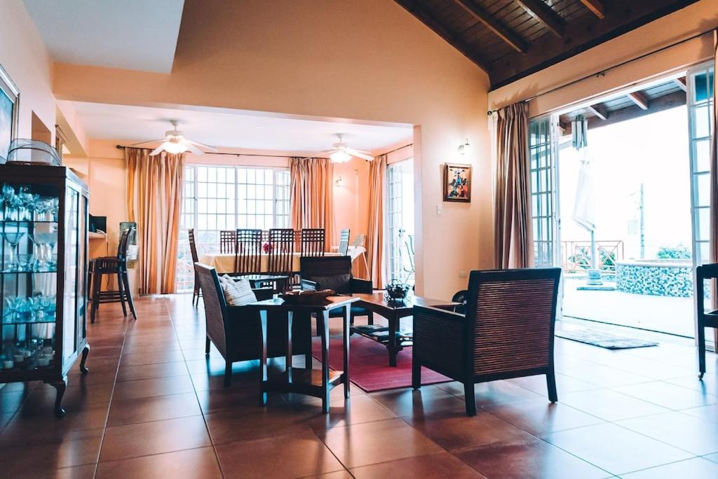 La Jolie - Luxury Ocean View Villa photo 4