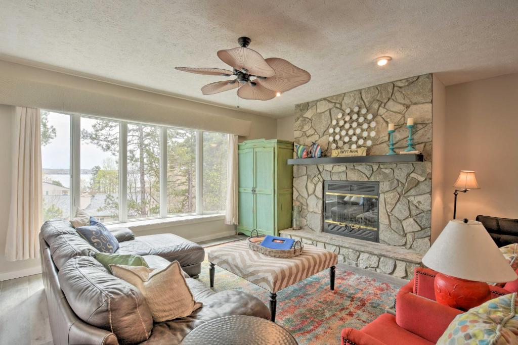 Lake Keowee Resort Condo with Balcony and Pool Access! photo 1